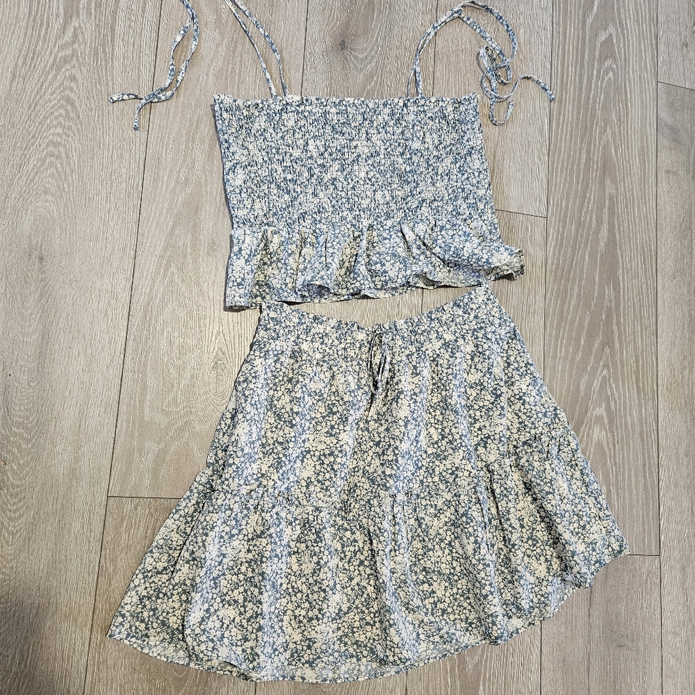 PAPER CRANE Green and Cream Floral Skirt Set